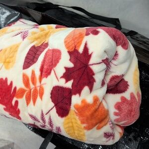 EUC The Big One Fall Blanket